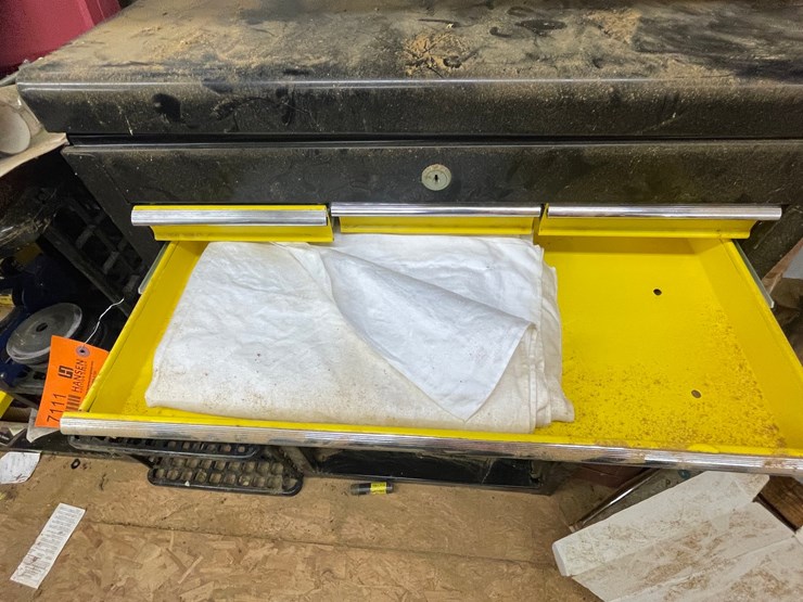 #7111-•-toolbox-and-contents-image-9