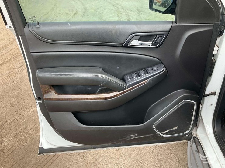 2015-chevrolet-tahoe-image-10
