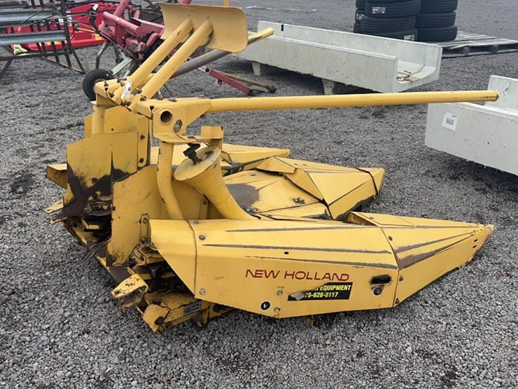 new-holland-824-image-3