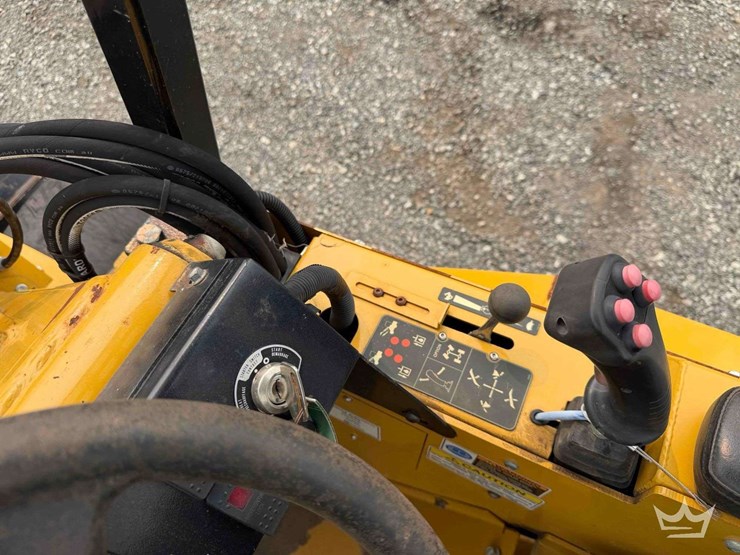 2022-rayco-1800wl-mini-articulated-wheel-loader-image-7