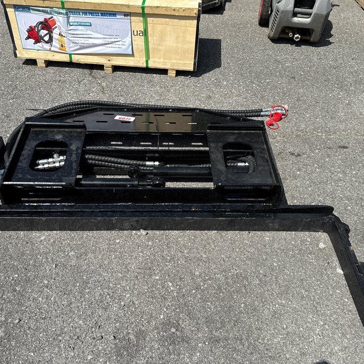 #6072 • 60" SKID STEER HYD SLIDING PALLET FORKS