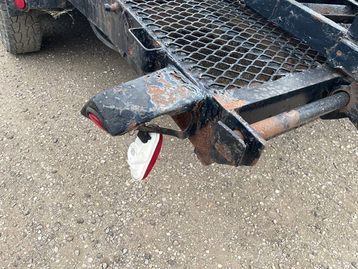 #2382-•-18'-tandem-axle-equipment-trailer-(no-title)-image-21
