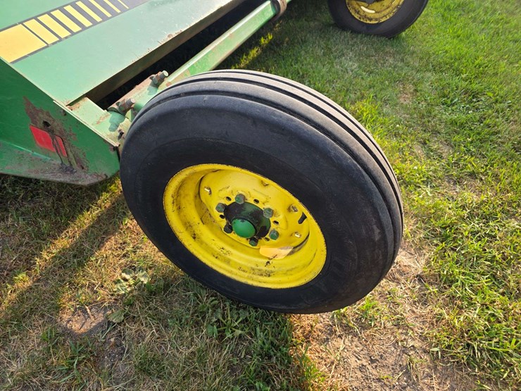 john-deere-220-image-36