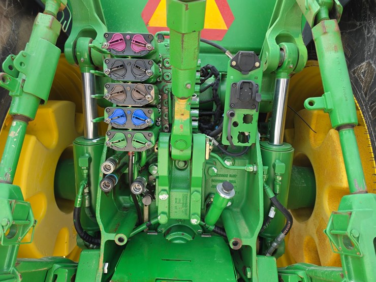 2012-john-deere-8335r-image-16