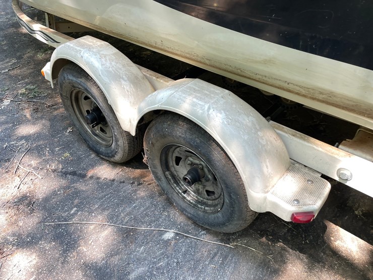 #7002-•-2004-crestliner-2050-sportfish-boat-&-trailer-(mn-title-in-delay)-image-12