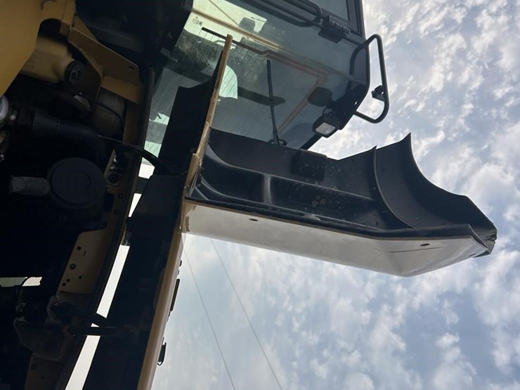 2015-caterpillar-910k-image-30