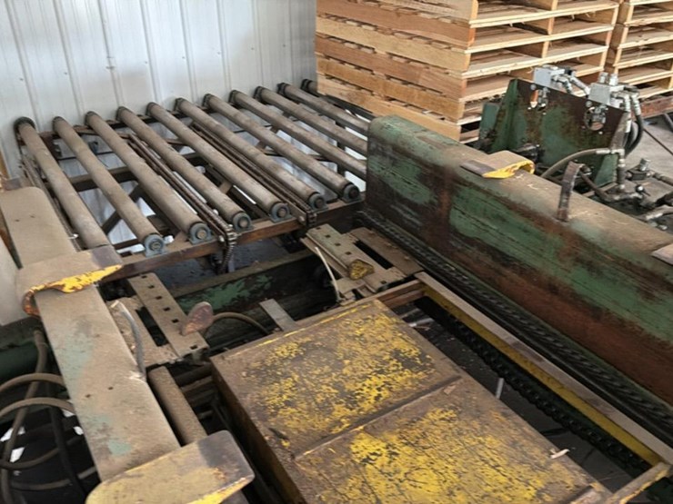 #151-•-universal-machinery-pallet-nailer-image-29