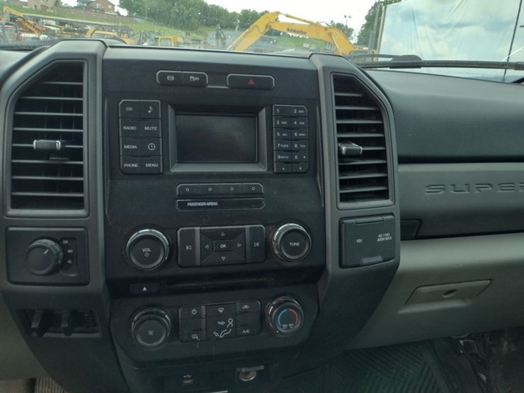 18-ford-f550-image-8