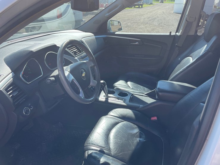 2009-chevrolet-traverse-image-35