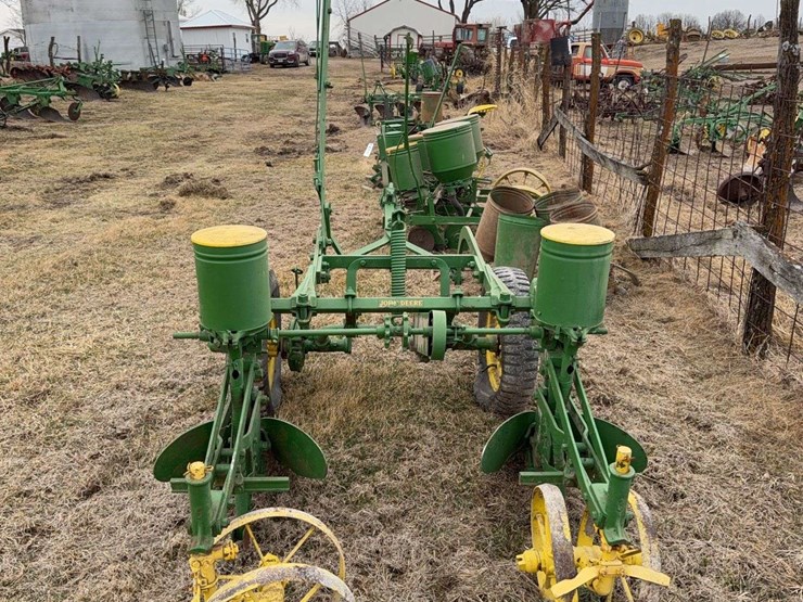 john-deere-pull-type-two-row-planter-image-5