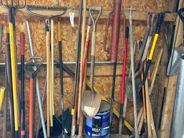 yard-hand-tools---shovels,-rakes,-brooms,-forks-and-misc.-image-4