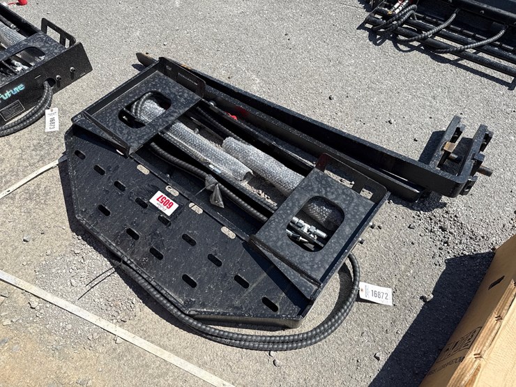 #6057-•-60"-skid-steer-hyd-sliding-pallet-forks-image-2