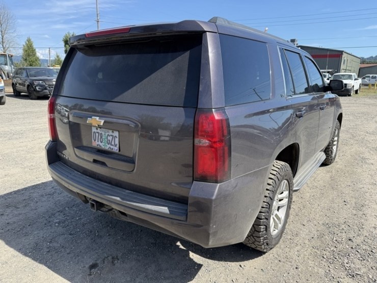 2015-chevrolet-tahoe-ls-image-4