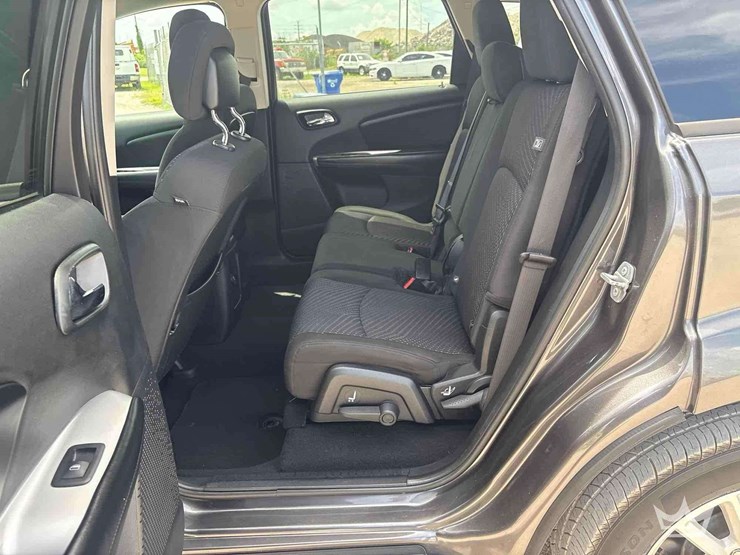 2015-dodge-journey-image-28