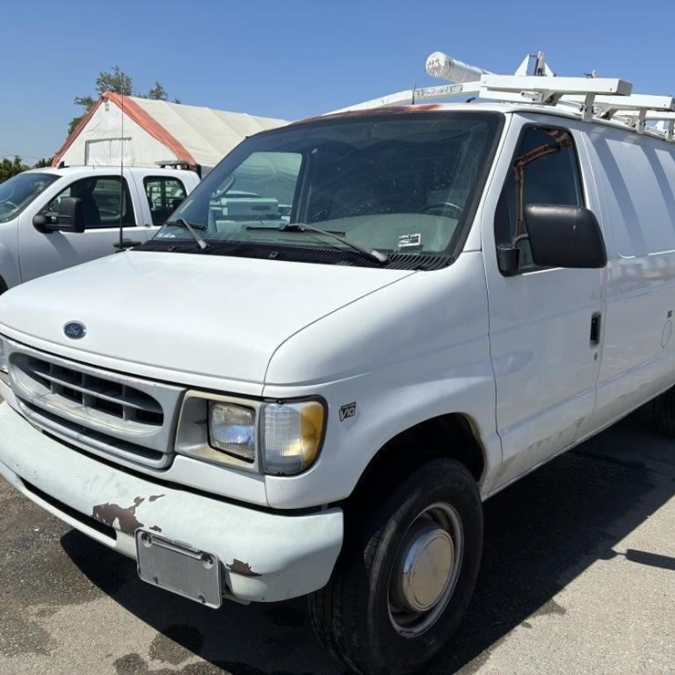2001 FORD E350
