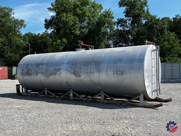 10k-gallon-/-off--road-diesel-fuel-tank-image-9