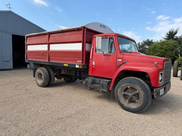 1979-ihc-1700-single-axle-grain-truck,-15’-steel-box-with-622-schwarts-hoist,-steel-floor,-136k-mile-image-9