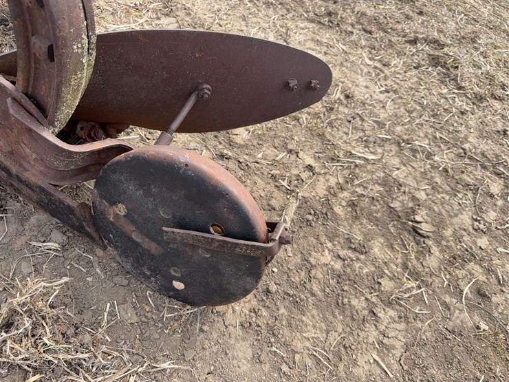 john-deere-two-bottom-plow-image-15