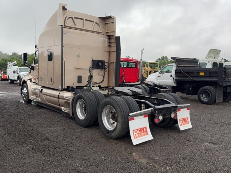 2016-peterbilt-579-image-10