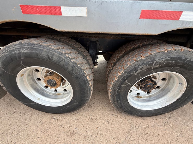 2019-peterbilt-389-image-28