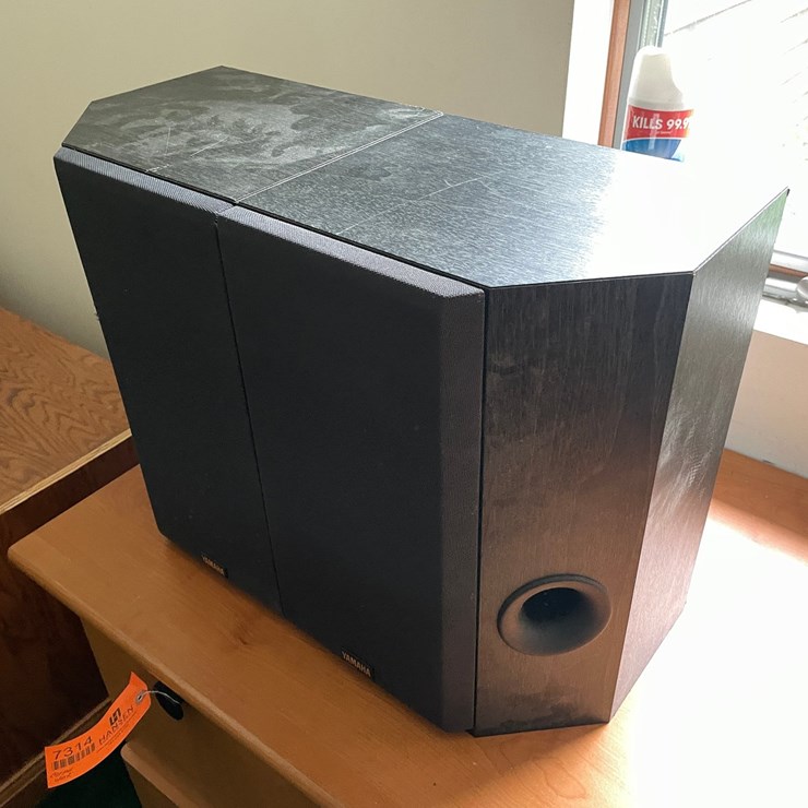#7313 • (2) Yamaha Speakers