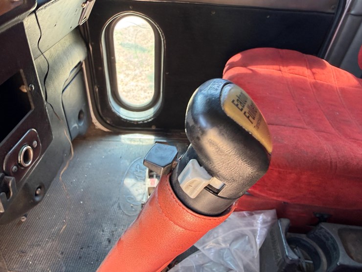2000-peterbilt-379-image-22