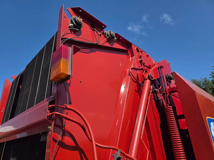 new-holland-br7090-image-39