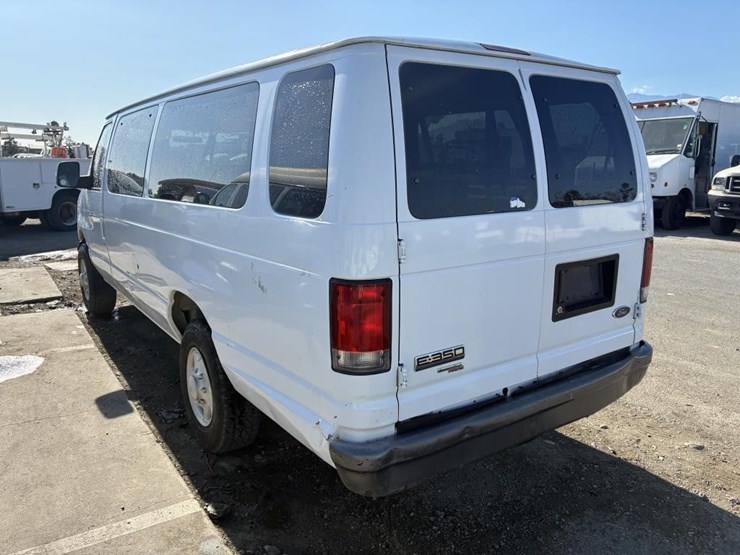 2007-ford-e350-image-4