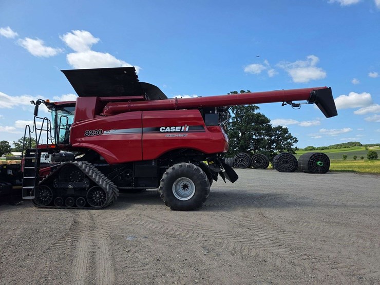 2013-case-ih-8230-image-22