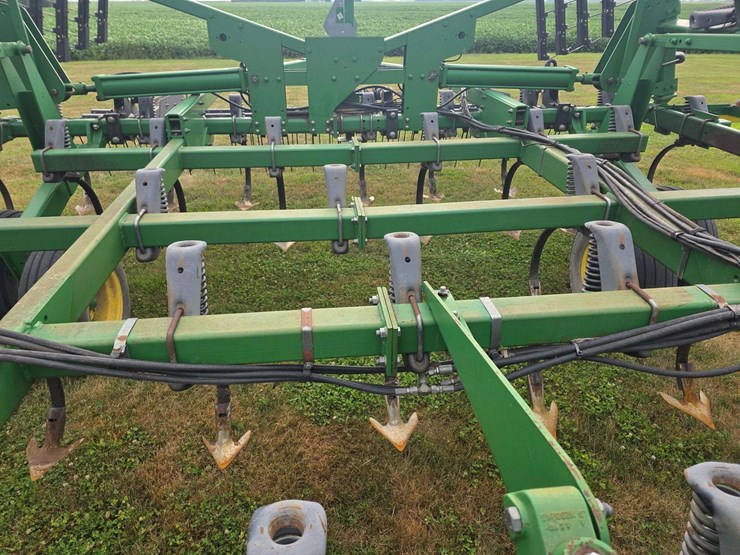 john-deere-2210-image-16
