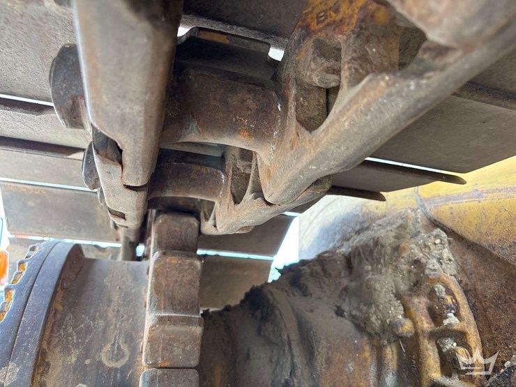 2015-caterpillar-d6k2-lgp-image-45