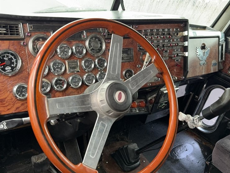 peterbilt-379-image-15