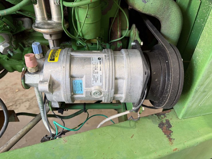 john-deere-2320-image-28