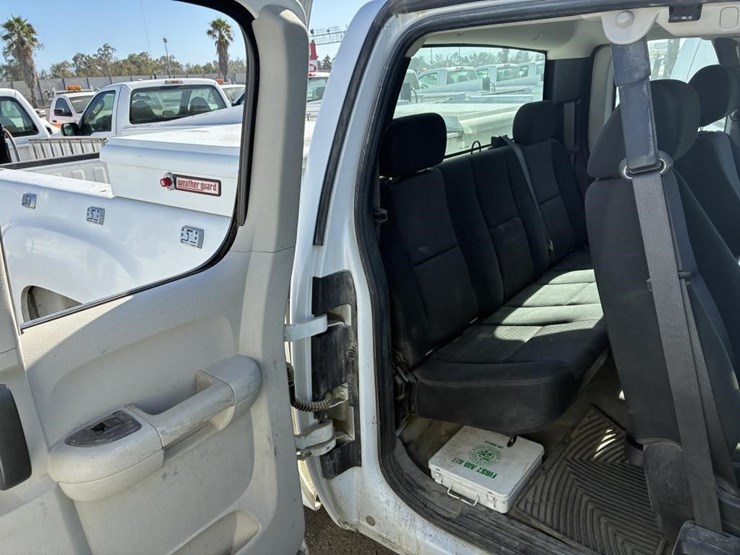 2012-gmc-sierra-2500-image-17