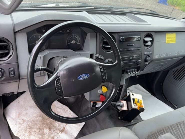 2013-ford-f750-image-18