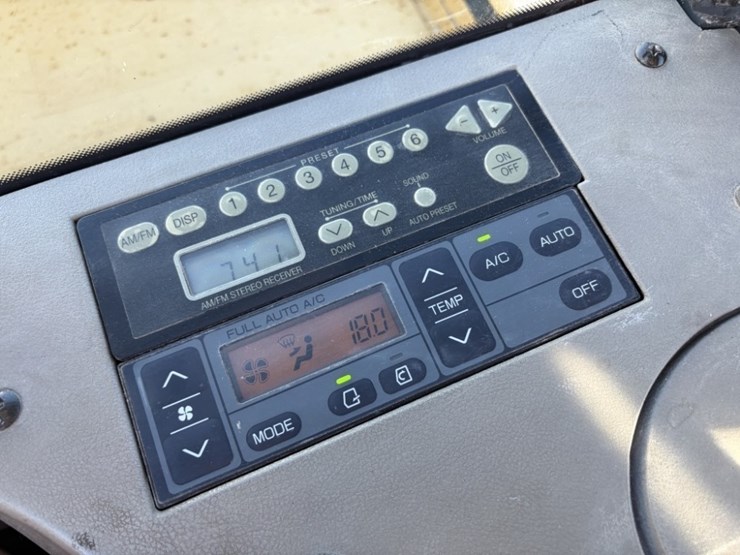 2011-deere-85d-image-37