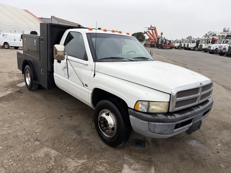 1996-dodge-ram-3500-image-2
