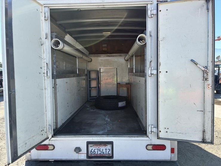 2017-chevrolet-express-g3500-image-13
