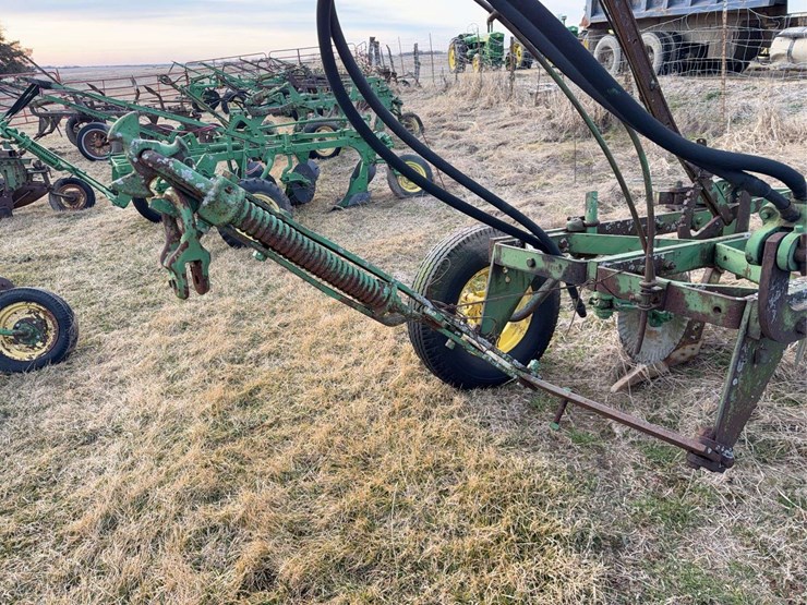 john-deere-pull-type-three-bottom-plow-image-17