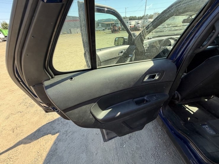 2018-ford-explorer-image-23