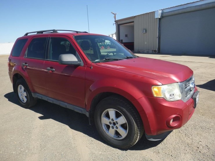2011-ford-escape-image-2