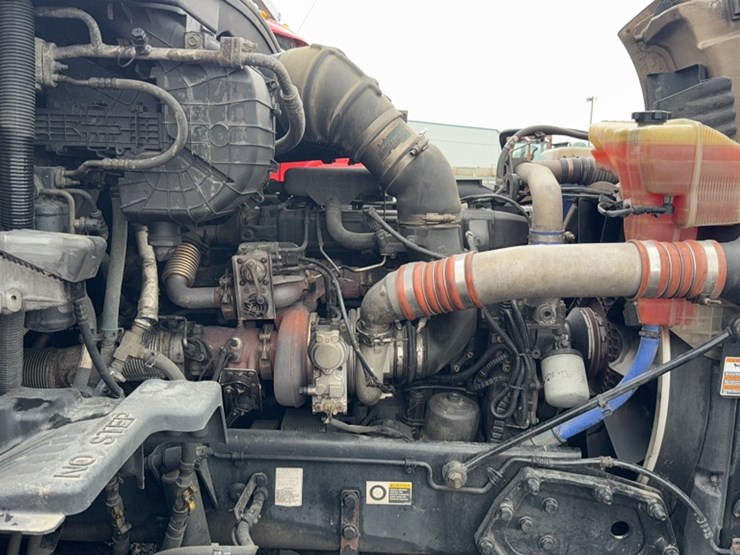 2016-peterbilt-579-image-23