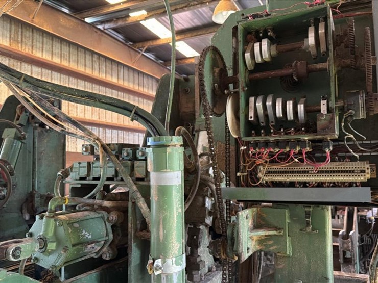#104-•-4-headblock-hmc-ag-50bd-right-hand-carriage-and-track-frame-image-14