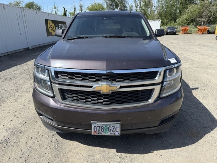 2015-chevrolet-tahoe-ls-image-8