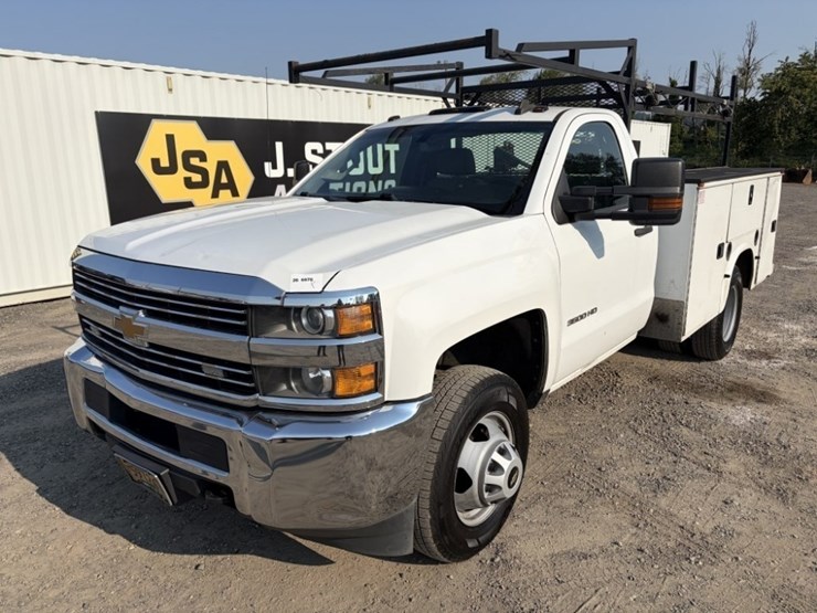 2016-chevrolet-silverado-3500-image-1
