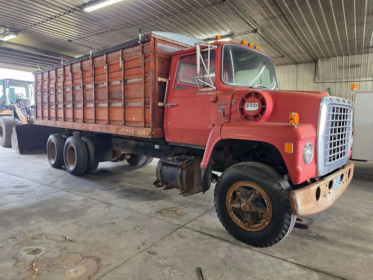 1974-ford-800-image-7