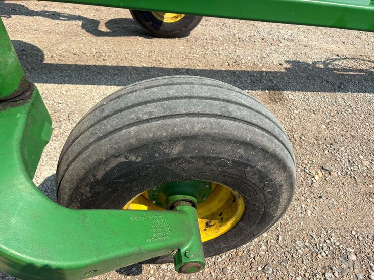 2014-john-deere-2410-image-14