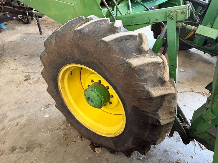 john-deere-2320-image-18