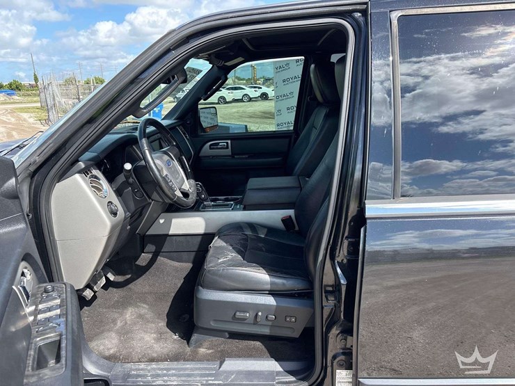 2015-ford-expedition-image-12