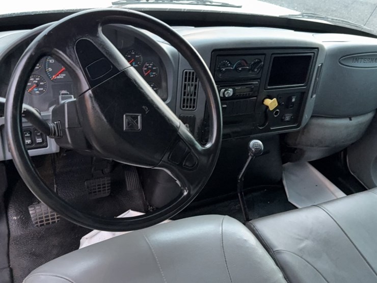 2003-international-durastar-4300-image-18